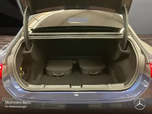 Mercedes-Benz EQE 300