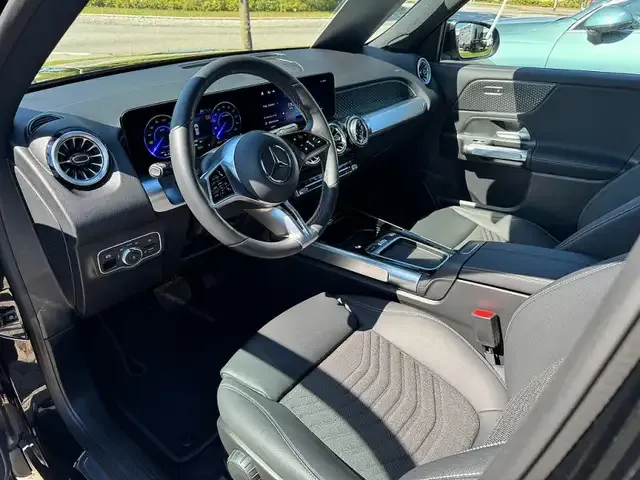 Mercedes-Benz EQB 300