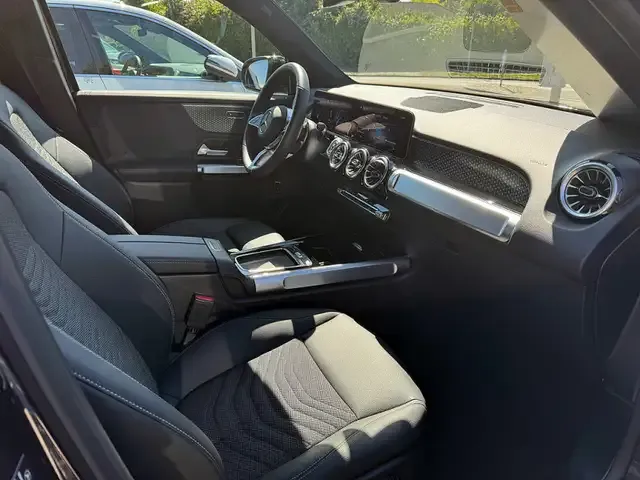 Mercedes-Benz EQB 300