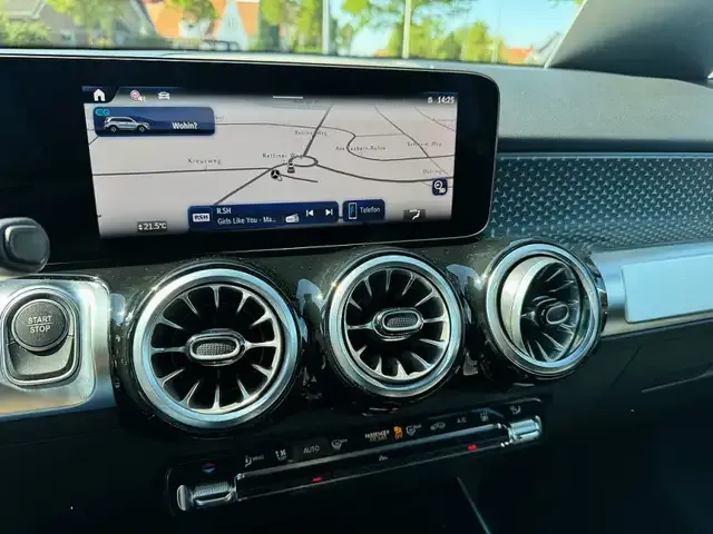 Mercedes-Benz EQB 300