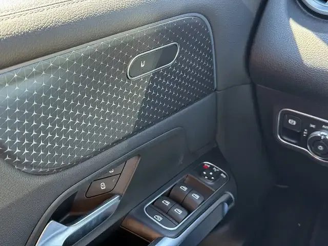 Mercedes-Benz EQB 300