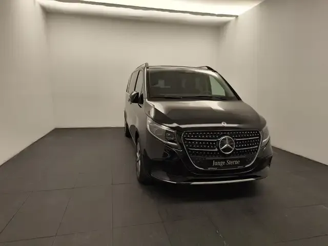 Mercedes-Benz V 220