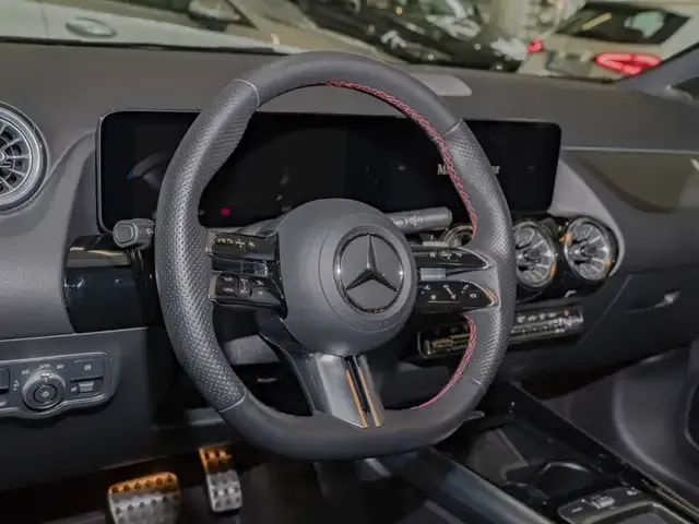 Mercedes-Benz GLA 220