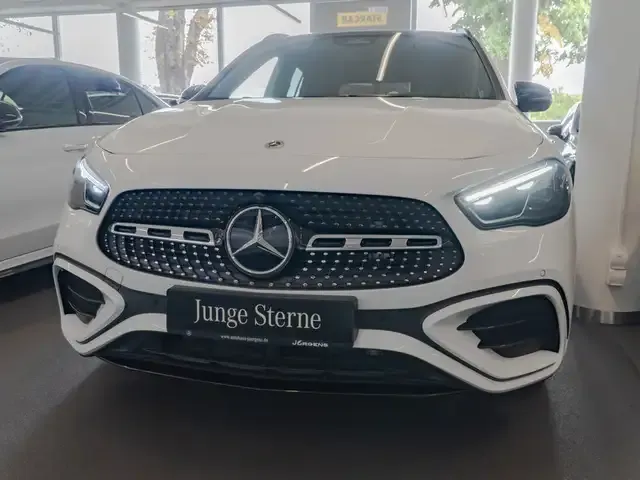 Mercedes-Benz GLA 220