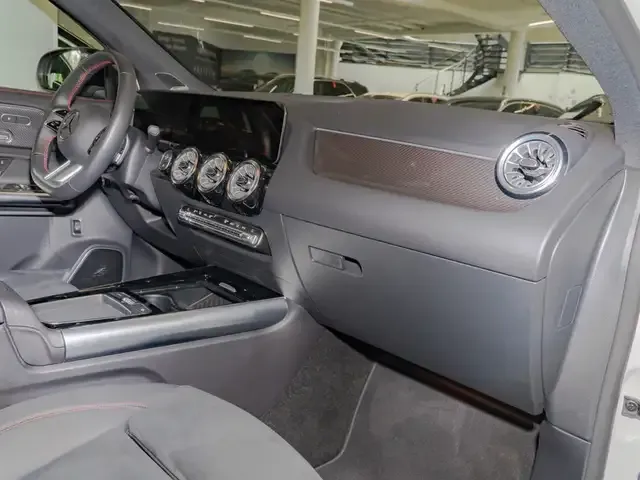 Mercedes-Benz GLA 220