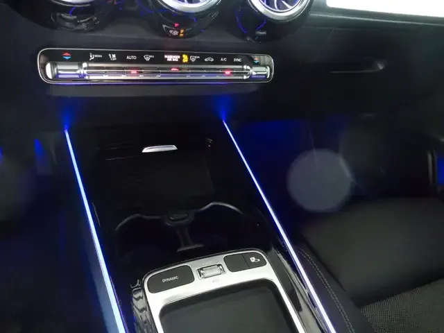 Mercedes-Benz GLB 220