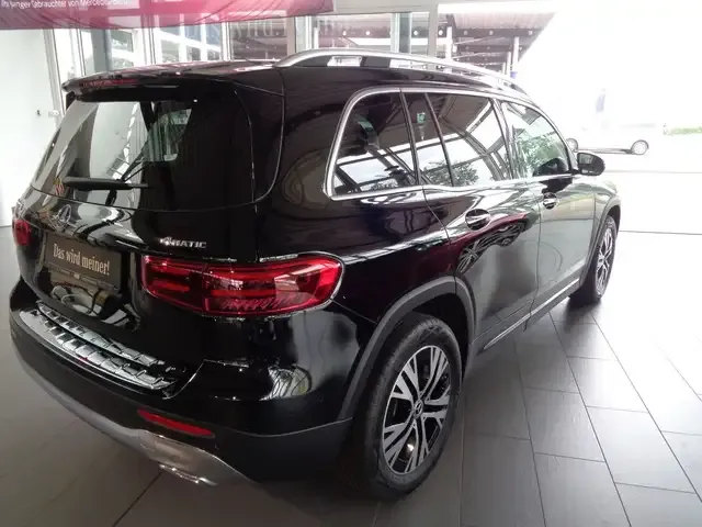 Mercedes-Benz GLB 220