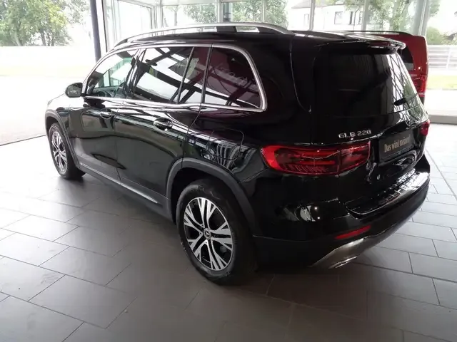 Mercedes-Benz GLB 220