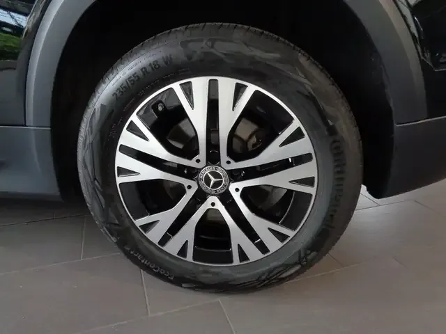 Mercedes-Benz GLB 220