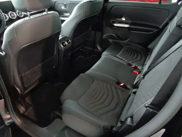 Mercedes-Benz GLB 220
