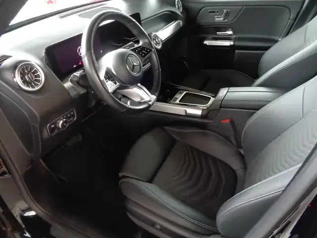 Mercedes-Benz GLB 220