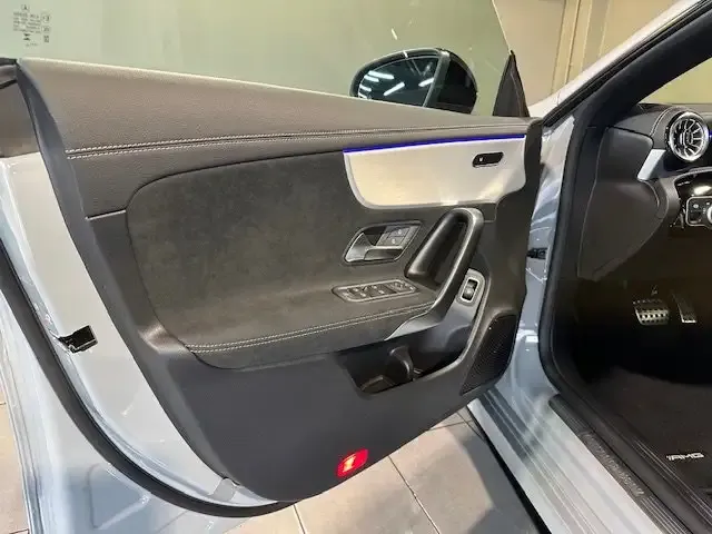 Mercedes-Benz CLA 220