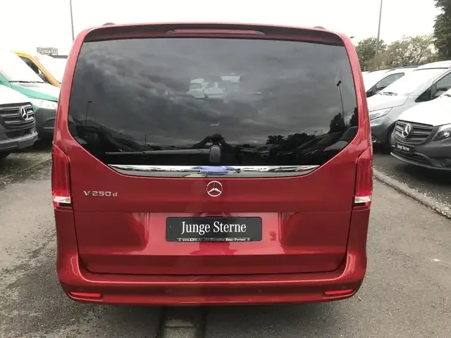 Mercedes-Benz V 250
