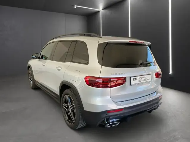 Mercedes-Benz GLB 220