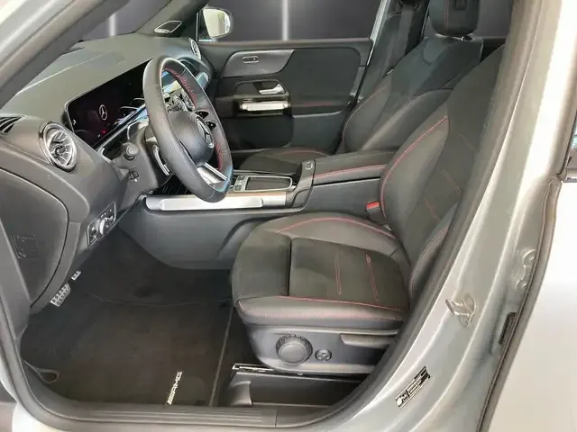 Mercedes-Benz GLB 220