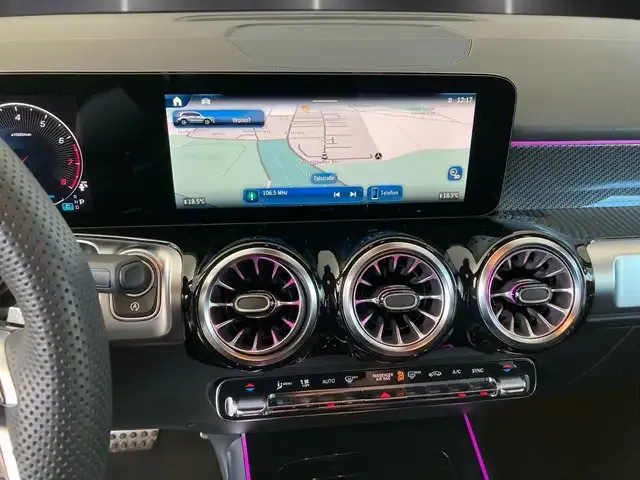 Mercedes-Benz GLB 220