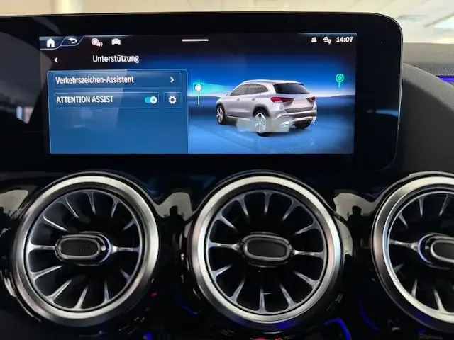 Mercedes-Benz GLA 220