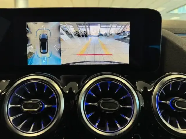 Mercedes-Benz GLA 220