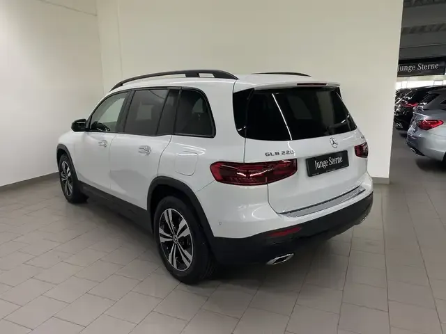 Mercedes-Benz GLB 220