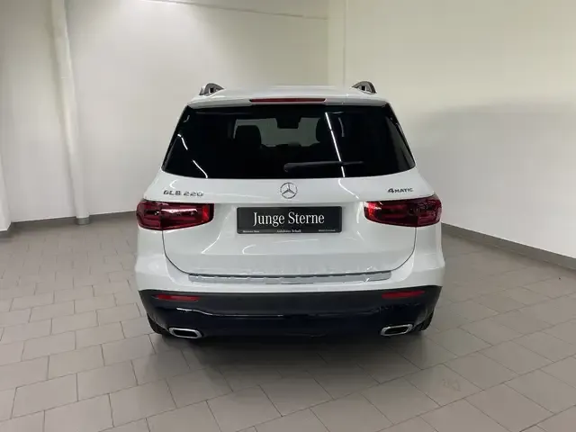 Mercedes-Benz GLB 220