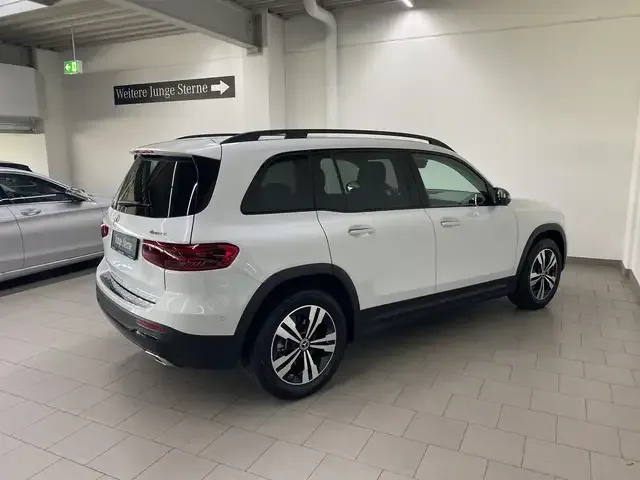 Mercedes-Benz GLB 220