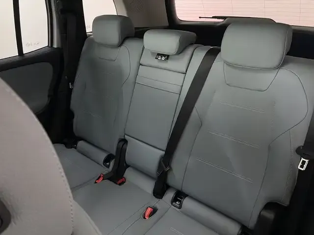 Mercedes-Benz GLB 220