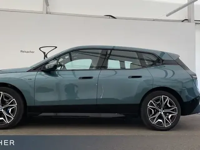 BMW iX