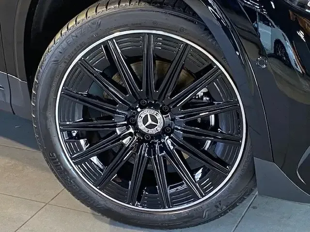 Mercedes-Benz GLB 220