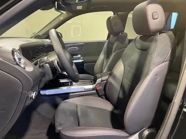 Mercedes-Benz GLB 220