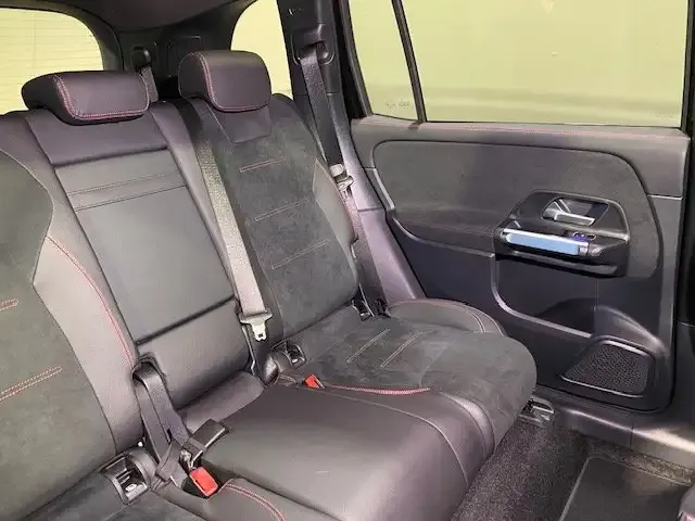 Mercedes-Benz GLB 220