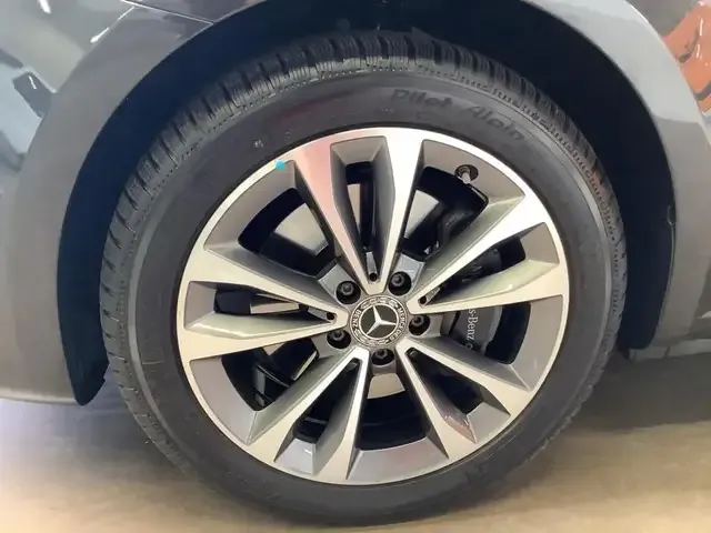 Mercedes-Benz V 220
