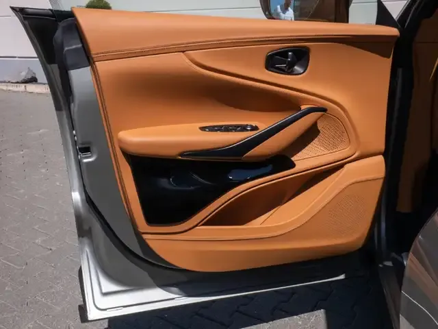 Aston Martin DBX