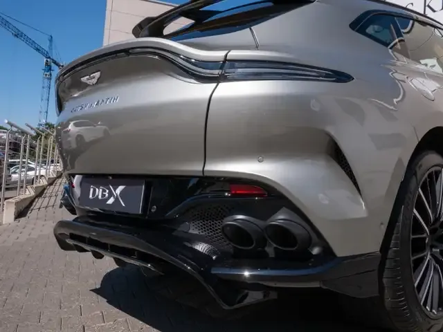 Aston Martin DBX