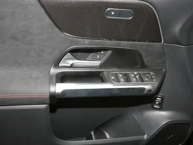 Mercedes-Benz GLB 180