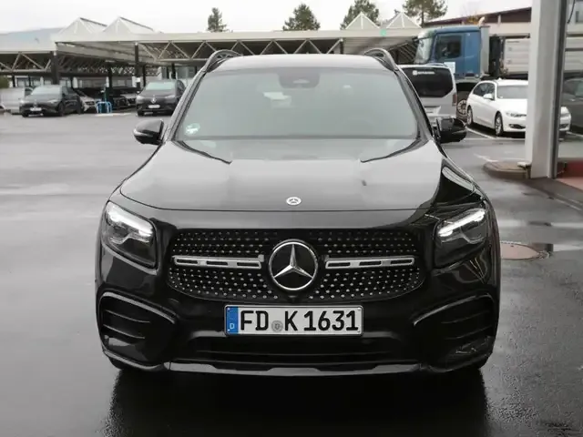 Mercedes-Benz GLB 180