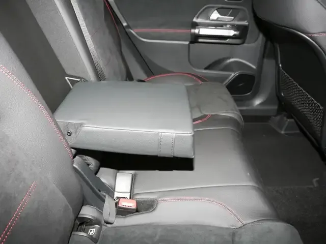 Mercedes-Benz GLB 180