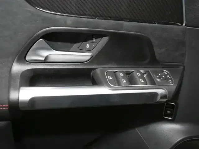 Mercedes-Benz GLB 180