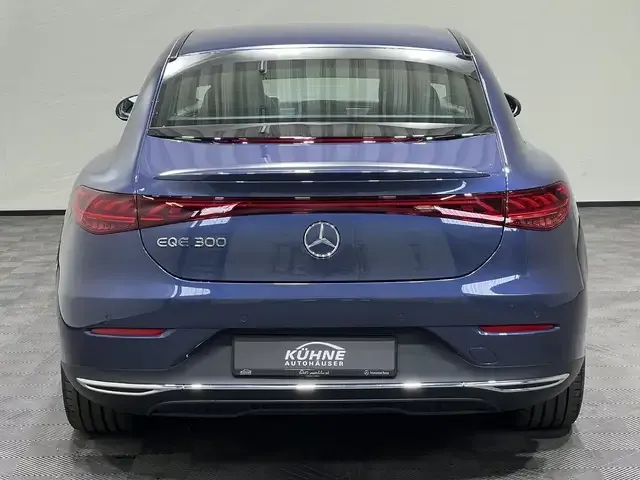 Mercedes-Benz EQE 300