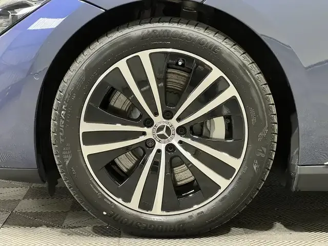 Mercedes-Benz EQE 300