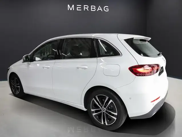 Mercedes-Benz B 180