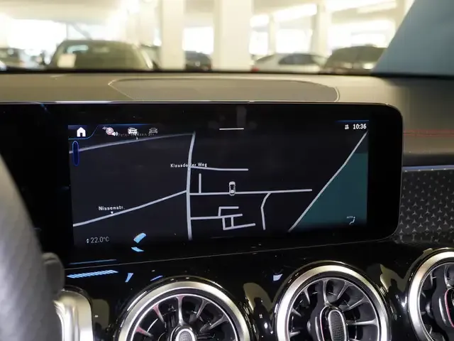 Mercedes-Benz EQB 350