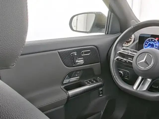 Mercedes-Benz EQA 300