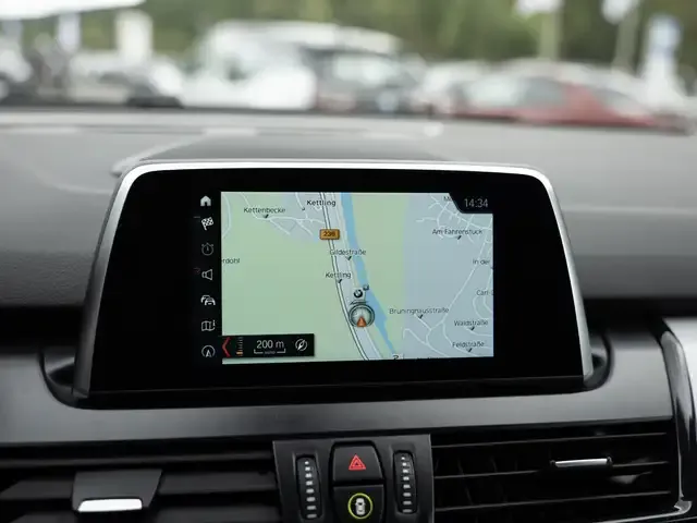 BMW 225