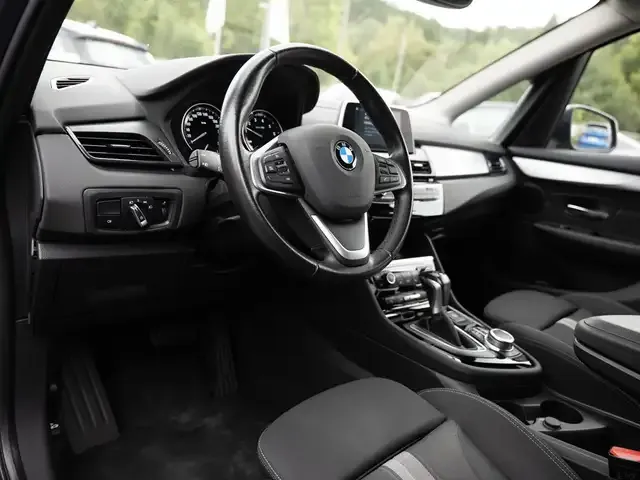 BMW 225