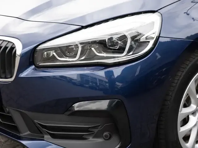 BMW 225