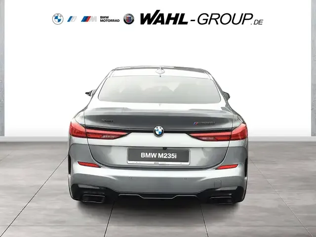 BMW 235