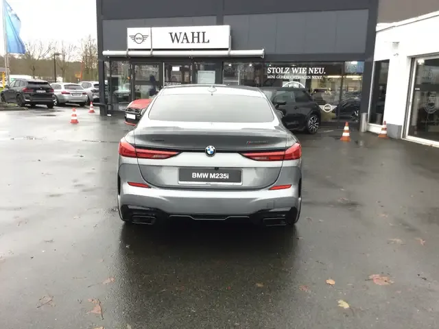 BMW 235