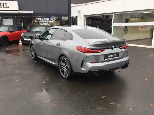 BMW 235