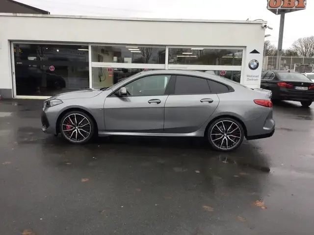 BMW 235