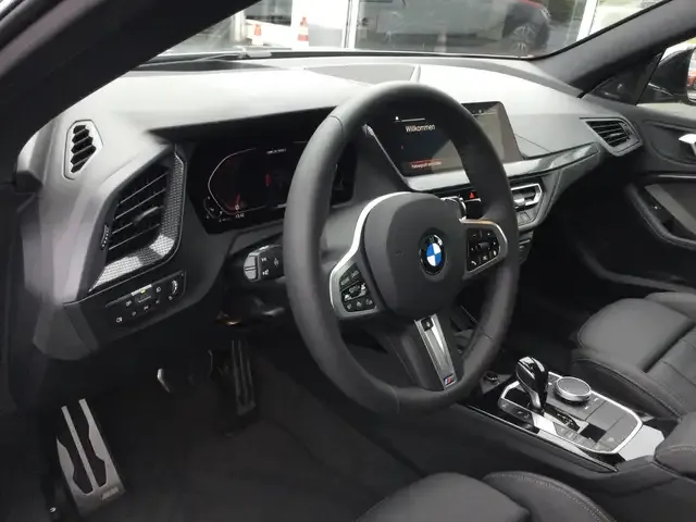 BMW 235
